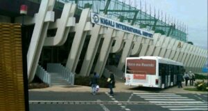 Article : Les formalit&eacute;s &agrave; l&rsquo;immigration rwandaise, je n&rsquo;en pouvais plus !